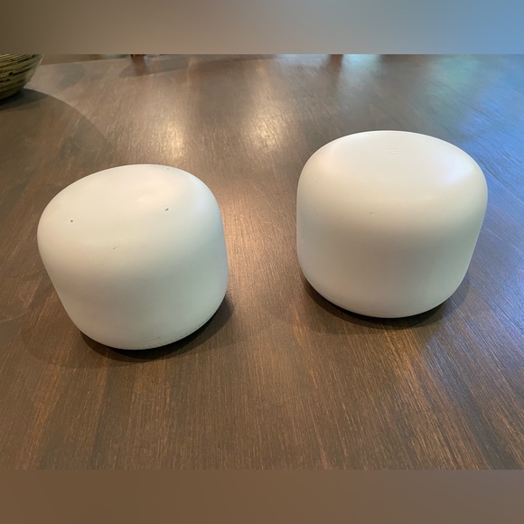 Nest Wifi - Mesh Router AC2200 and 1 Point with Google Assistant - 2 Pack - Snow